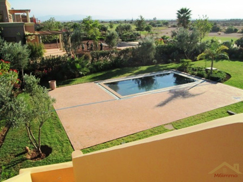Location villa front golf
